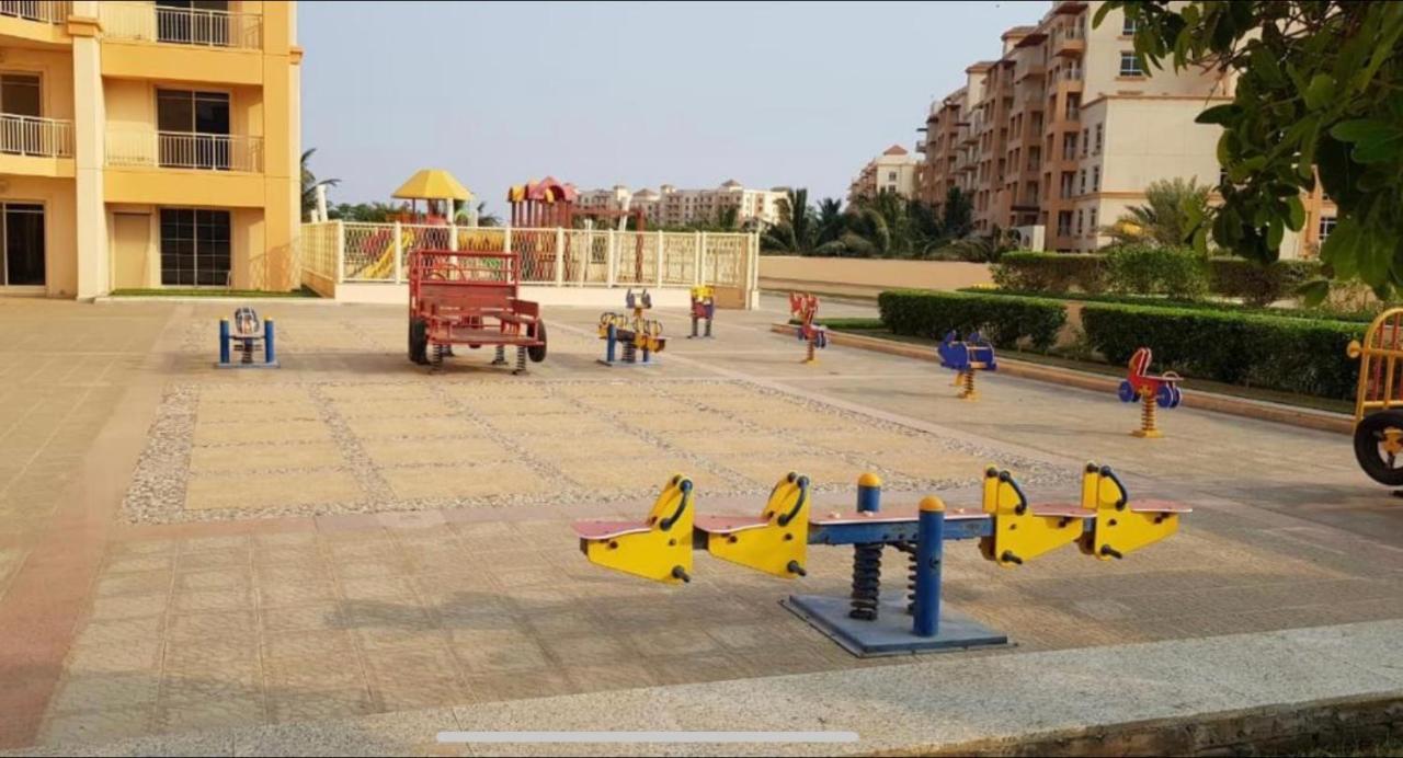 نفرتيتي عروس البحر بانوراما ابراج الشاطئ 3 غرف يتطلب عوائل فقط Apartment *
