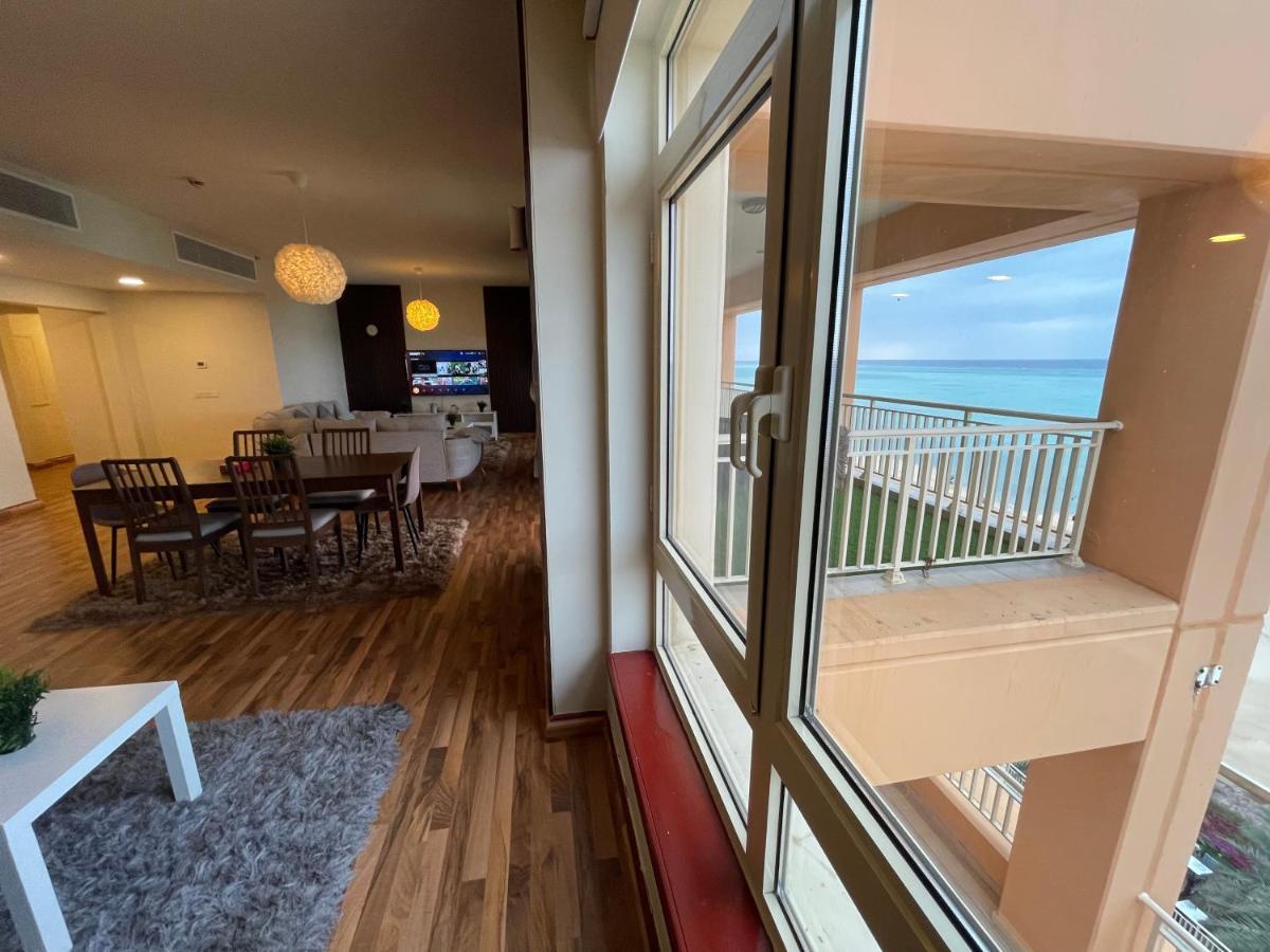 نفرتيتي عروس البحر بانوراما ابراج الشاطئ 3 غرف يتطلب عوائل فقط Apartment *